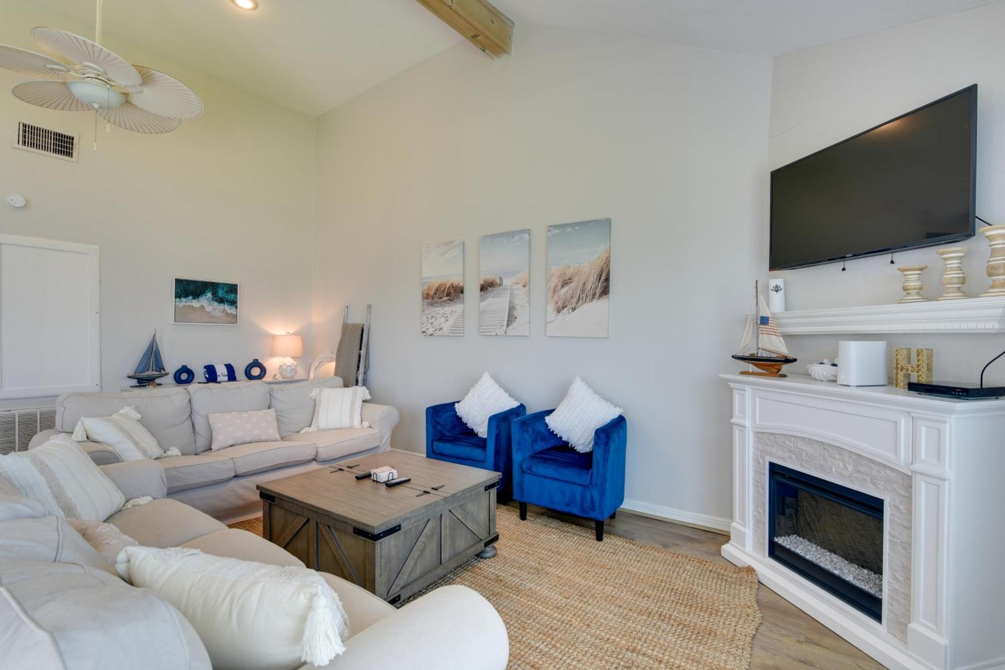 Galveston Townhome With Balconies Walk To Beach! Exterior photo