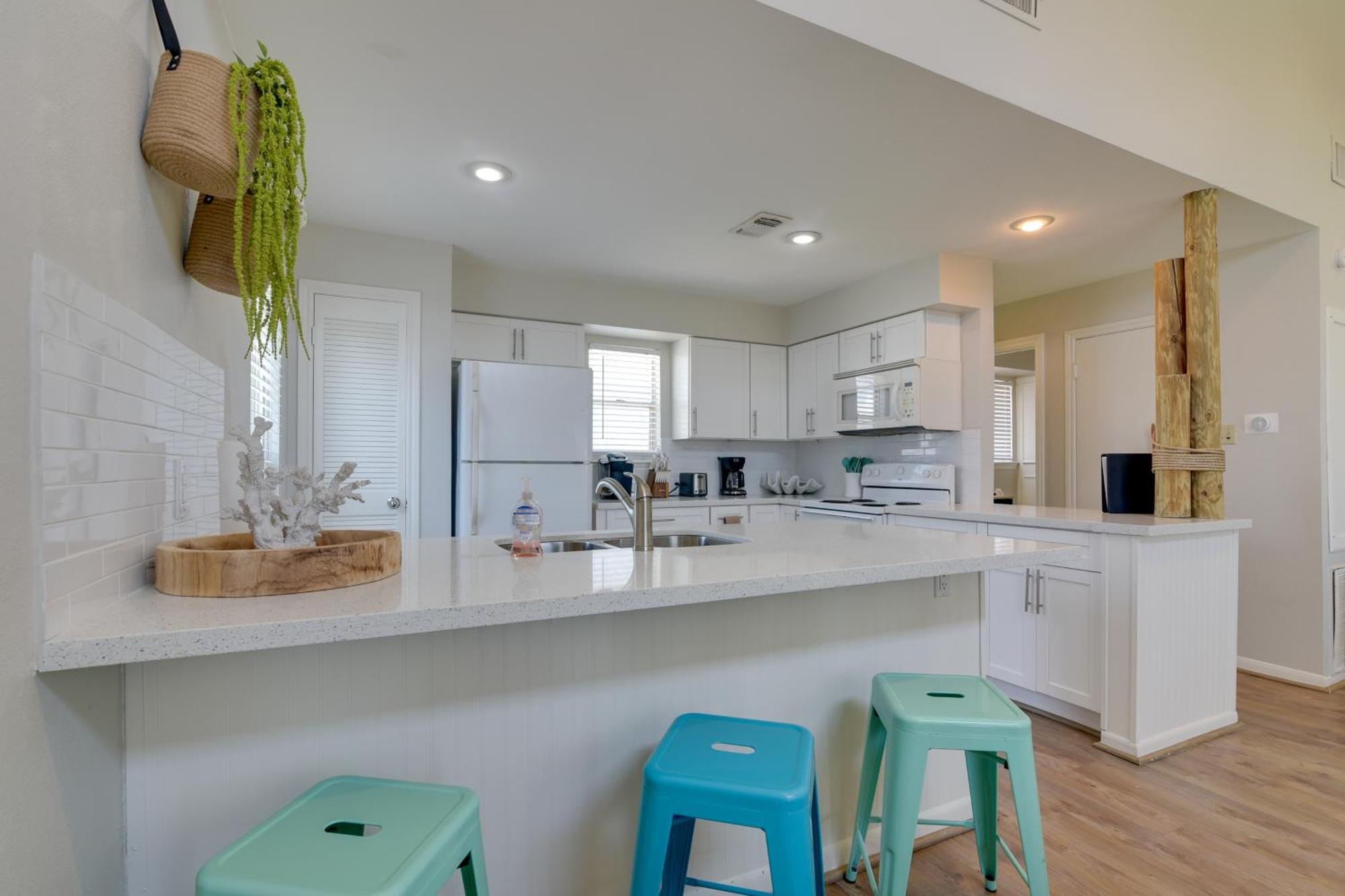 Galveston Townhome With Balconies Walk To Beach! Exterior photo